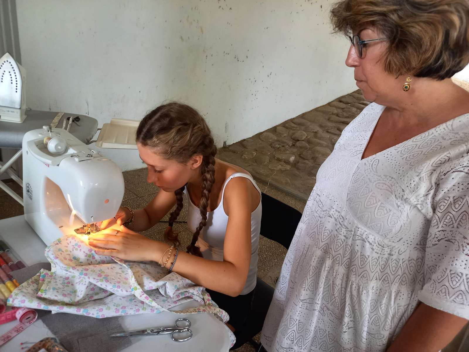 Atelier couture pendant la permanence architecturale de Grand’Goule