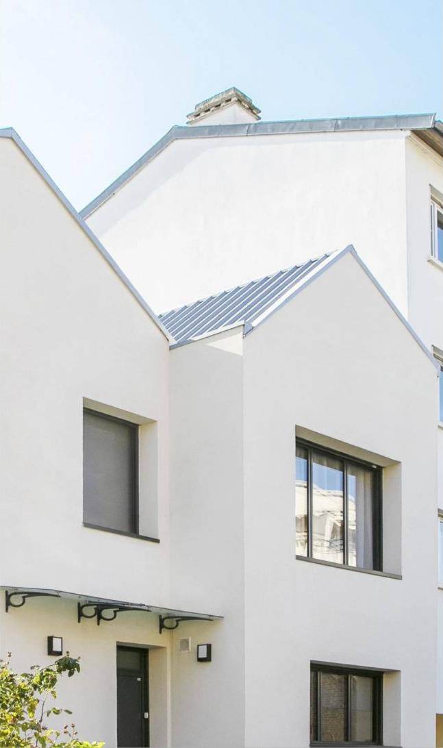 La maison blanche à Courbevoie, pignons repliés, photographie