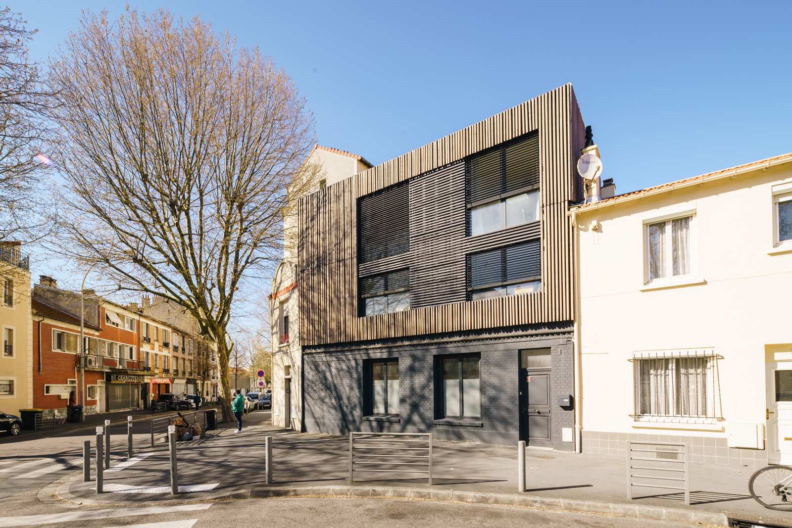 Surélévation bois d’une maison de ville à Bagnolet, photographie Antoine Duhamel
