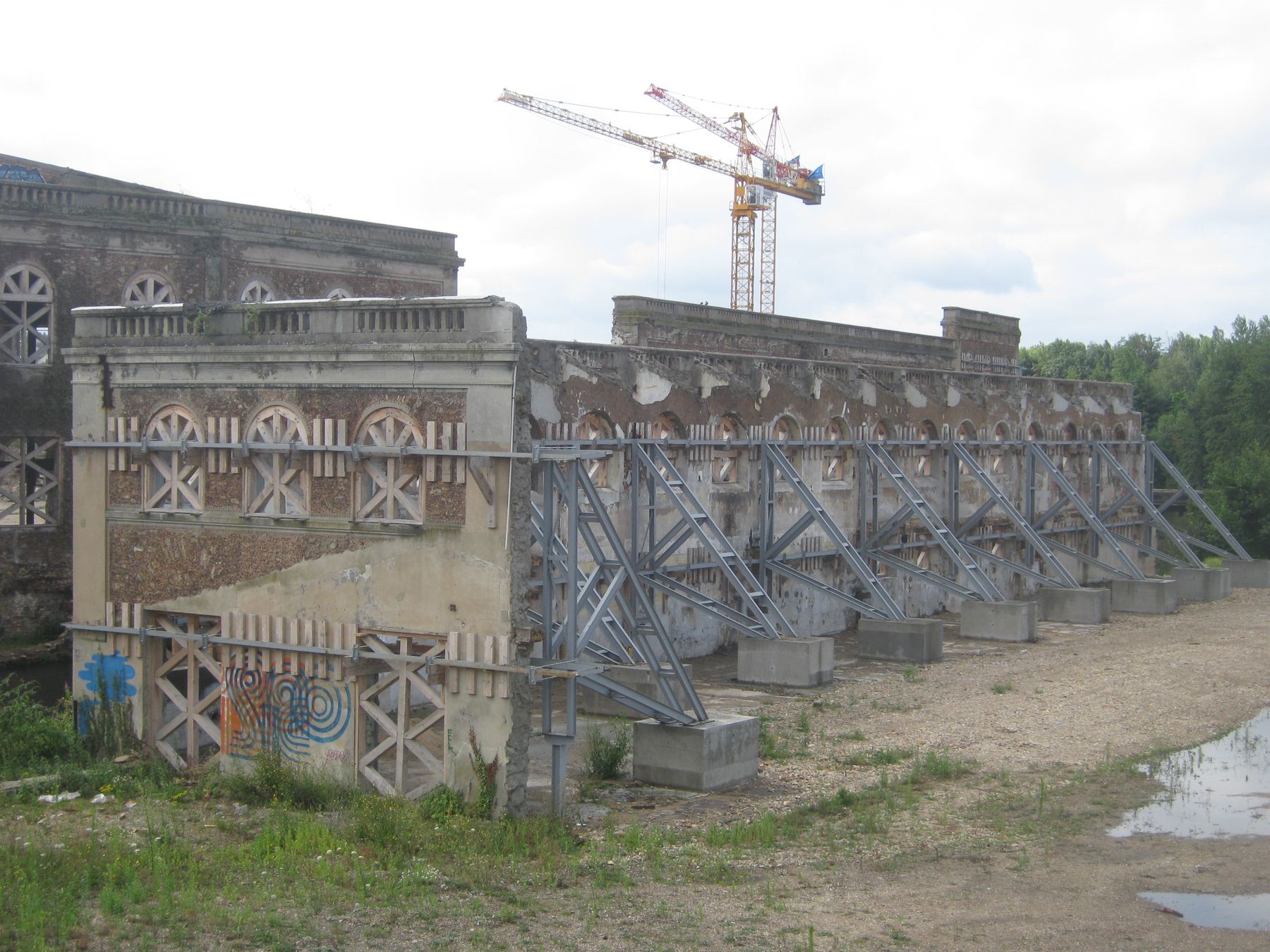 Façade étayée pendant le chantier de réhabilitation, Corbeil-Essonnes