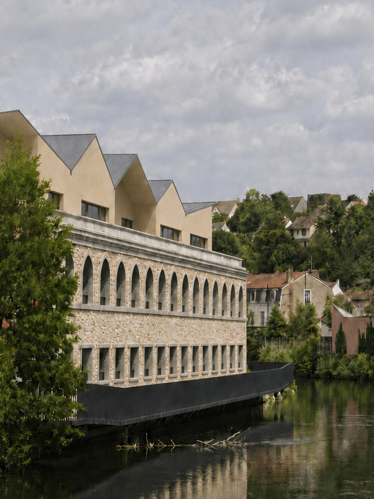 Les 197 logements sociaux de Corbeil-Essonnes livrés, façade de pierre sur le canal