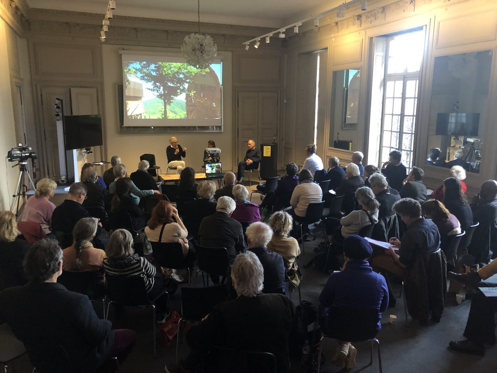 Les intervenants face à la salle, entre deux séances.