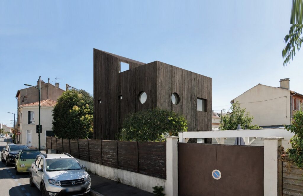 La maison en bois brûlé, rue de Bellevue à Colombes