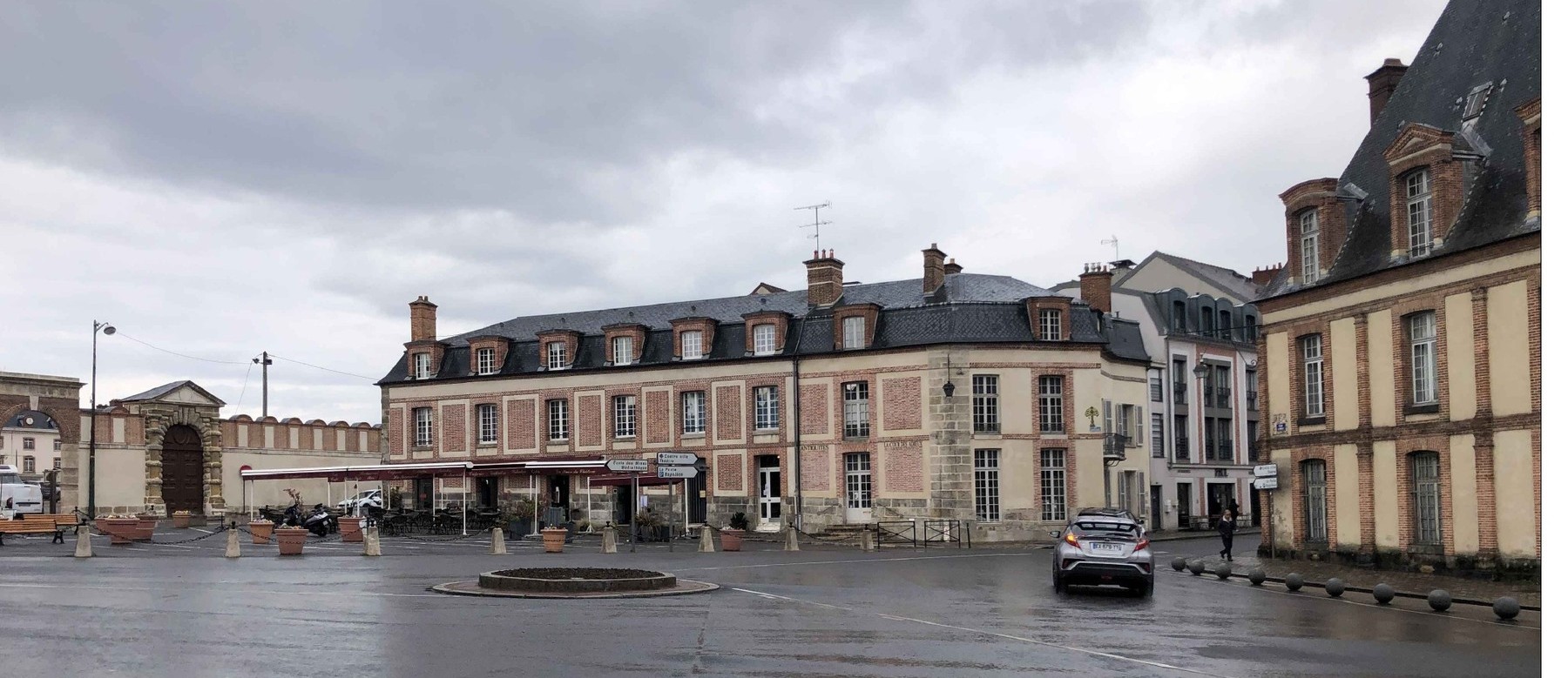 L’hôtel de la Surintendance sur la place du Général-de-Gaulle, à Fontainebleau
