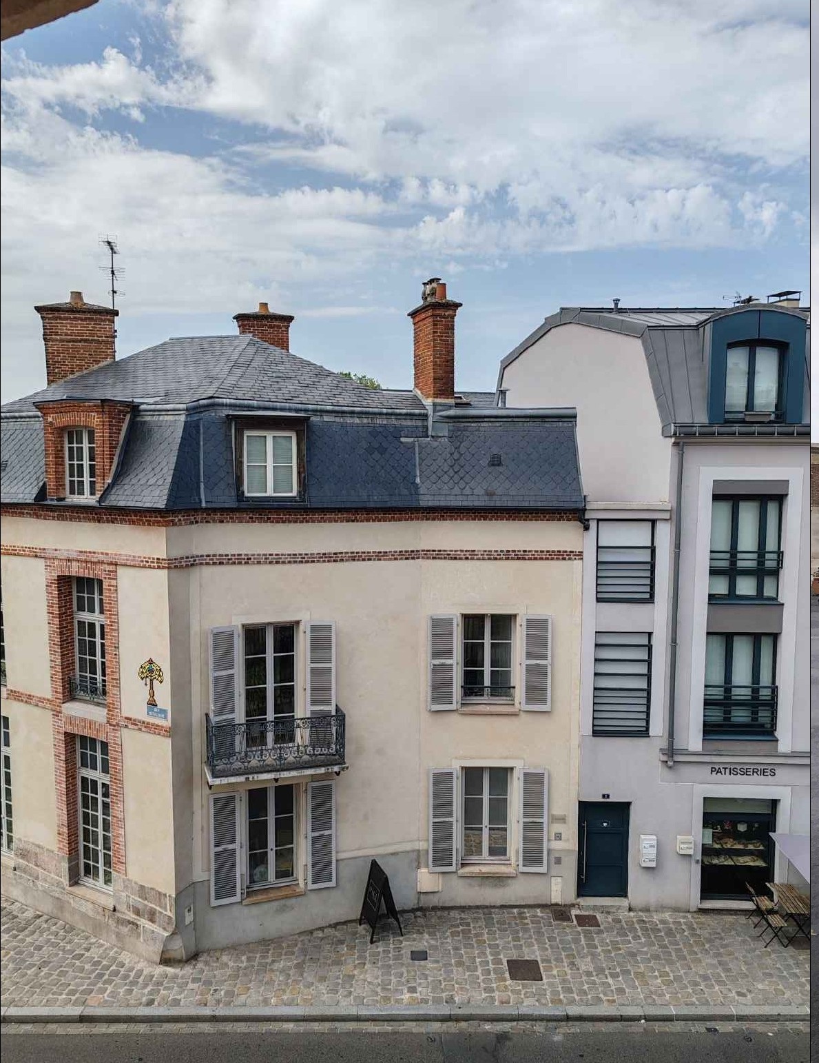 La façade de l’hôtel de la Surintendance sur la rue Denecourt, à Fontainebleau