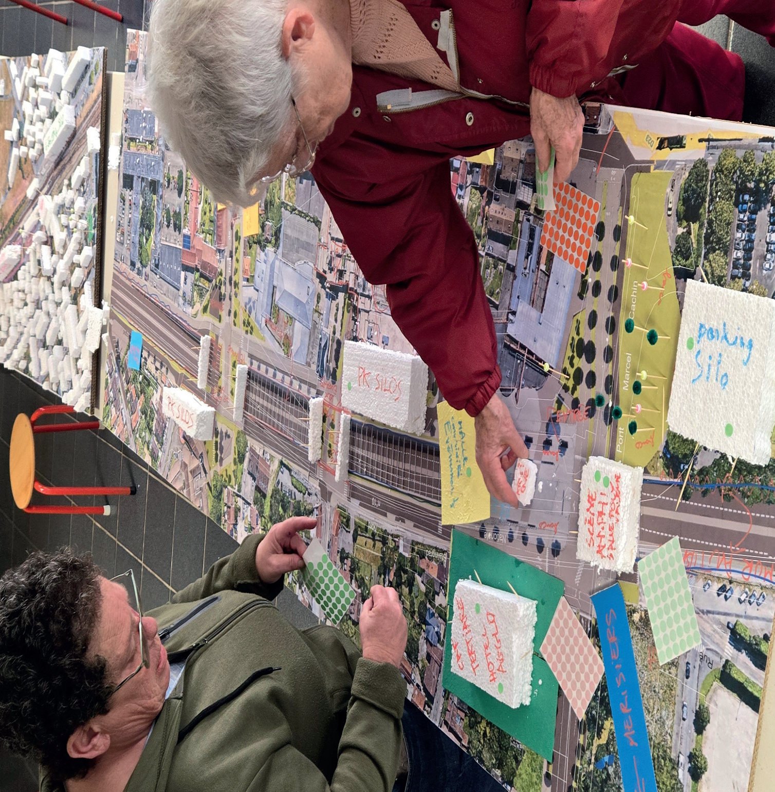 Atelier de maquette sur photographie aérienne, plateau urbain de Trappes